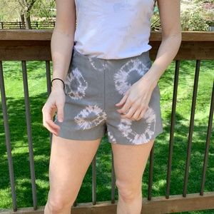 Gray and white tie dye shorts Size Small